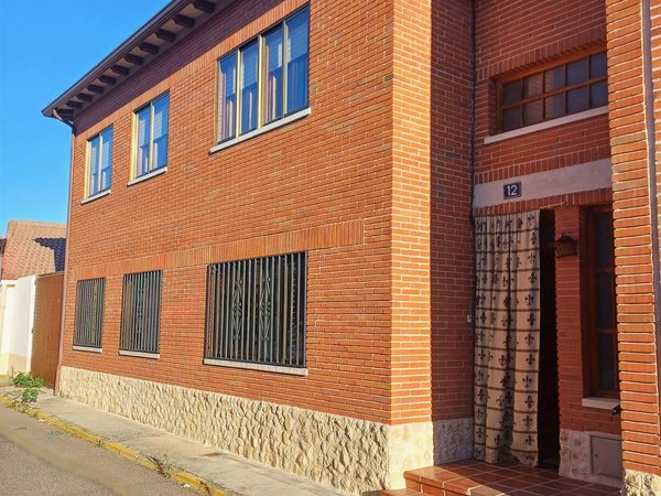 Nava del Rey,  ES