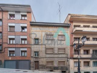 Oviedo,  ES