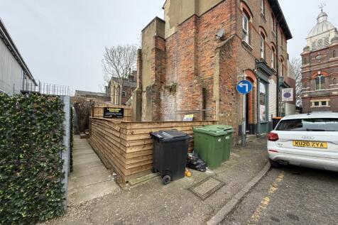 High Town Road, Luton, LU2