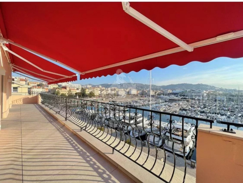 à Cannes (06400)