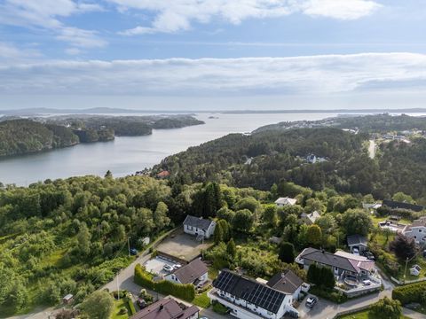 Gamle Skulevegen (Tomt), Hauglandshella