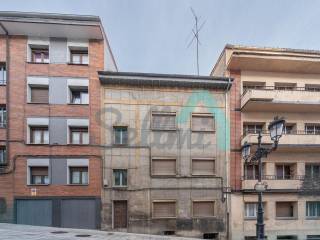 Oviedo,  ES