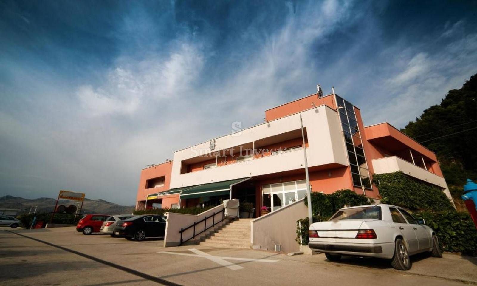 Opuzen, Opuzen center