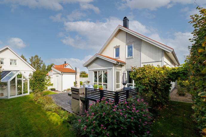 Ekeby-Almby, Örebro kommun