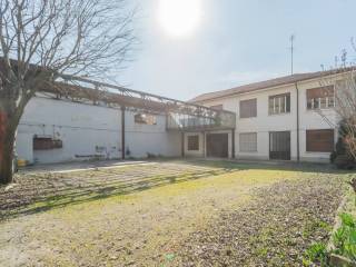 Desio,  IT