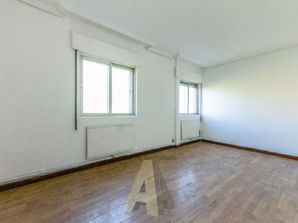 Cistérniga,  ES