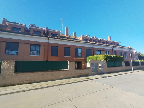 Fuensaldaña,  ES