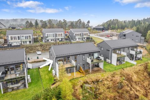 Lauras vei 13, Mandal