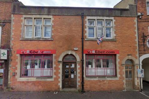 High Street, Newport Pagnell, MK16