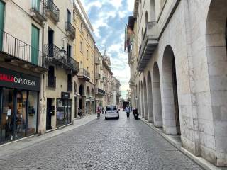 Vicenza,  IT
