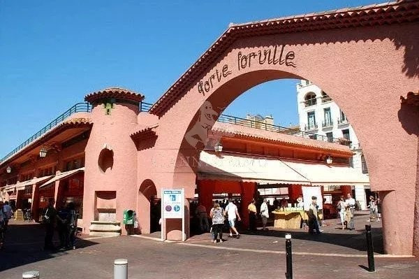 à Cannes (06400)