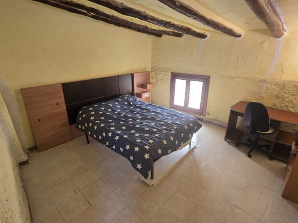Cadrete,  ES