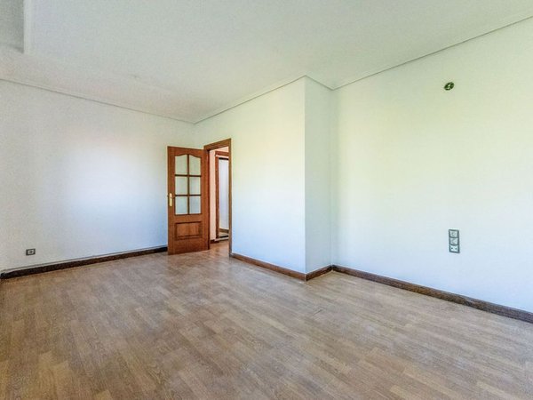 Cistérniga,  ES