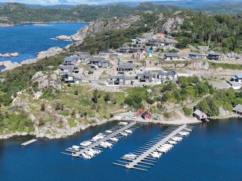 Hausvikstranda vestre, Lyngdal