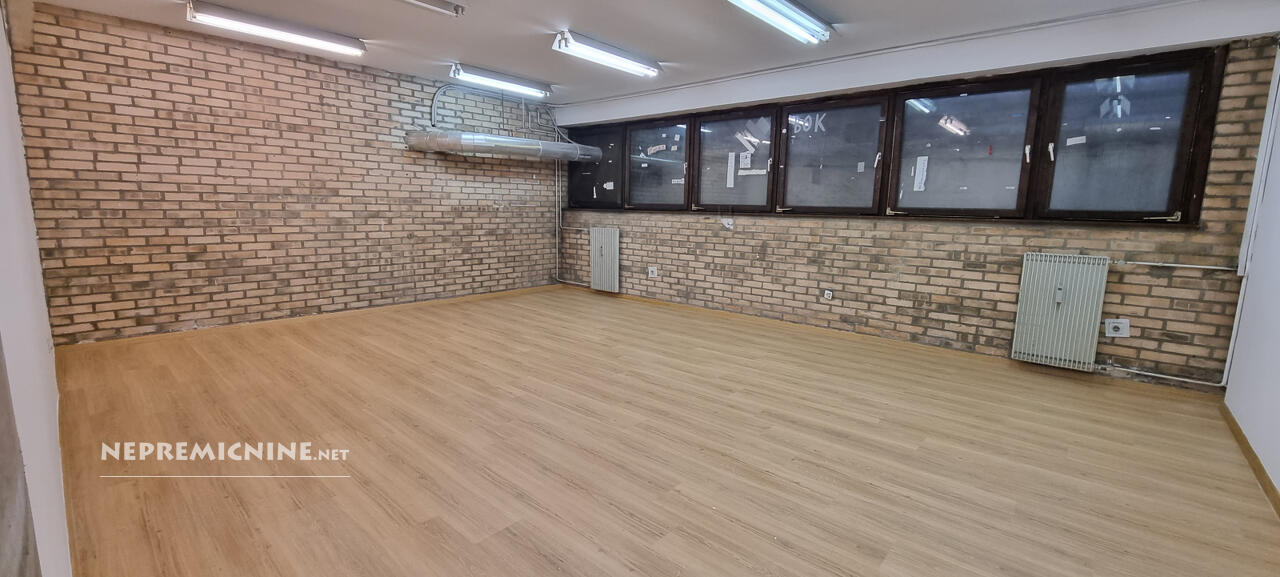 Prodaja, poslovni prostor: LJ. BEŽIGRAD, DUNAJSKA 106, 78 m2