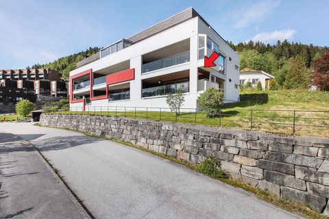 Falkensteinsvegen 30, Førde
