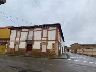 Villaturiel,  ES