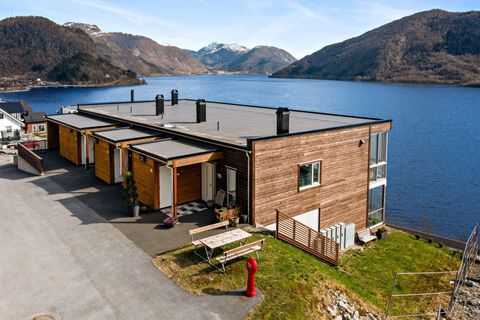Nedre Mallasvikvegen 18, Naustdal