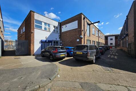 UNIT H ADEC HOUSE Chesham Close, Romford, RM7 7PJ