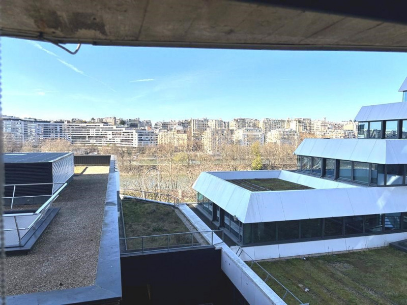 à Paris (75015)