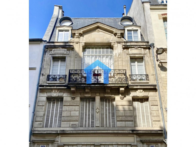à Paris (75017)