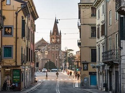 Verona,  IT
