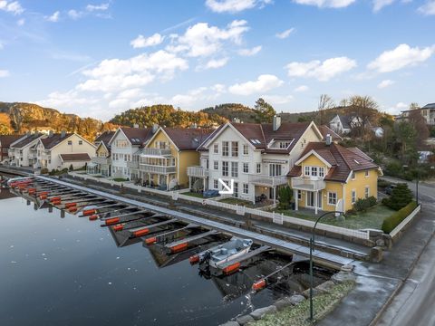 Barbros gate 25, Farsund