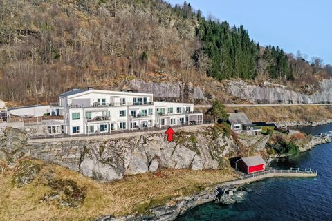 Fjordavegen 32, Naustdal