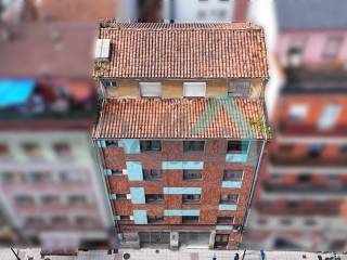 Oviedo,  ES
