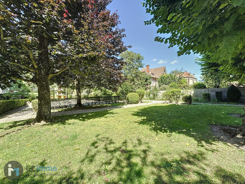 à Troyes (10000)