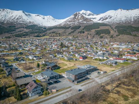 Mosmarkvegen, Ørsta