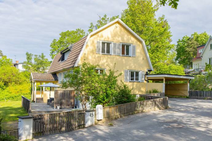 Nora, Danderyds kommun