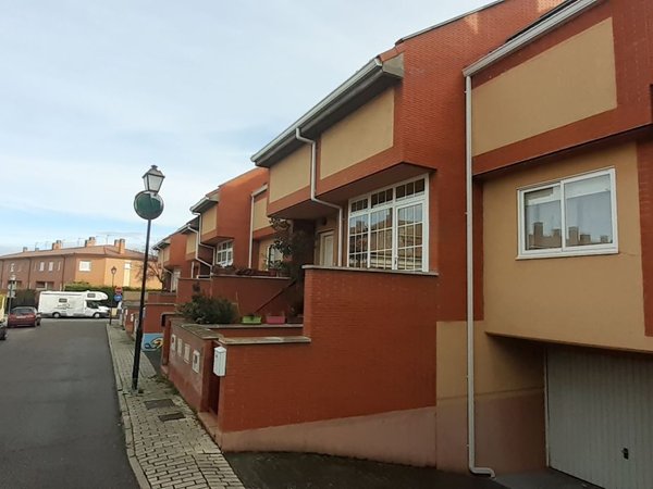 Fuensaldaña,  ES