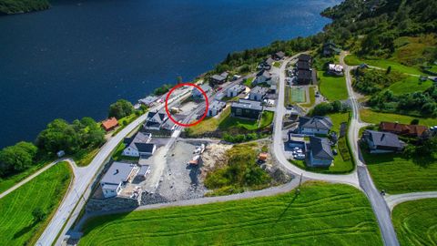 Naustdal, Naustdal