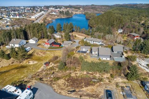 Nordre Valderhaug, Ågotnes