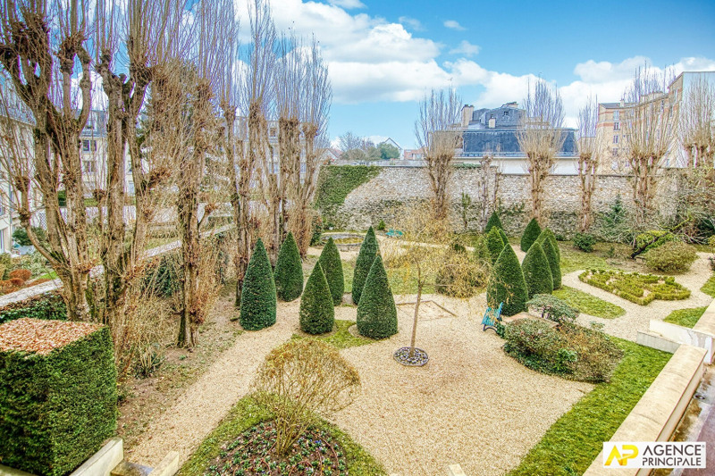 à Versailles (78000)
