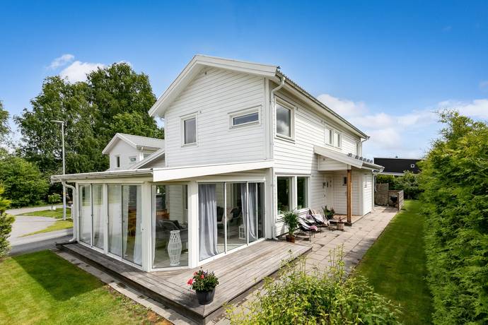 Ekeby-Almby, Örebro kommun