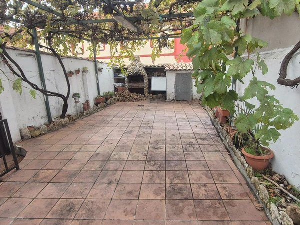 Viana de Cega,  ES
