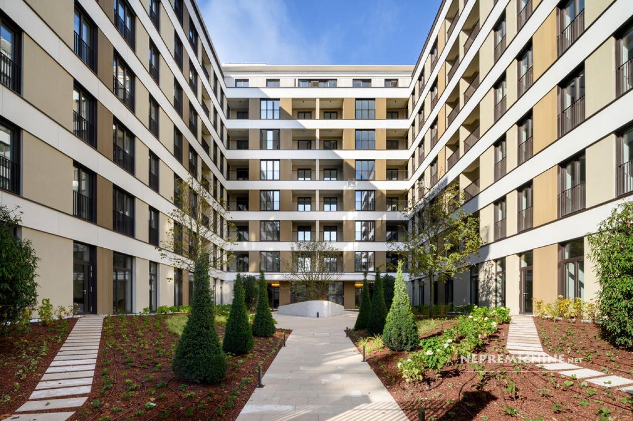 Prodaja, stanovanje, 4-sobno: LJUBLJANA CENTER, 252.72 m2