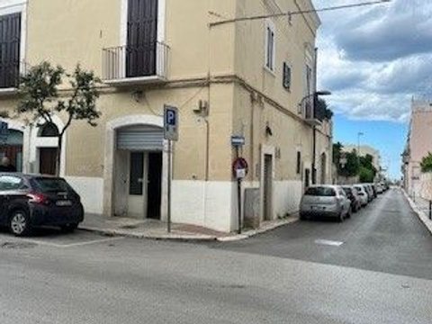 Bari,  IT