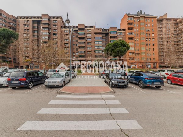 Tres Cantos,  ES