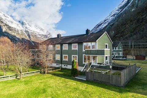 Hjellbakkvegen 11, Sunndalsøra