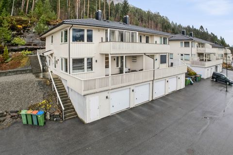 Gløshamaren 49, Stryn