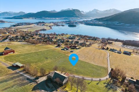 Tomt Åsbygda og Ørskogfjellet, Vestnes