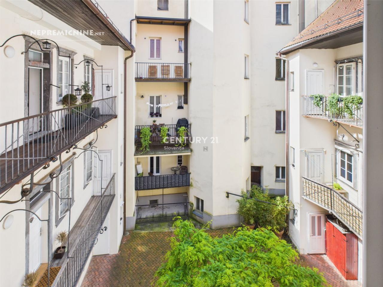 Prodaja, stanovanje, 5 in večsobno: LJUBLJANA CENTER, 93.5 m2