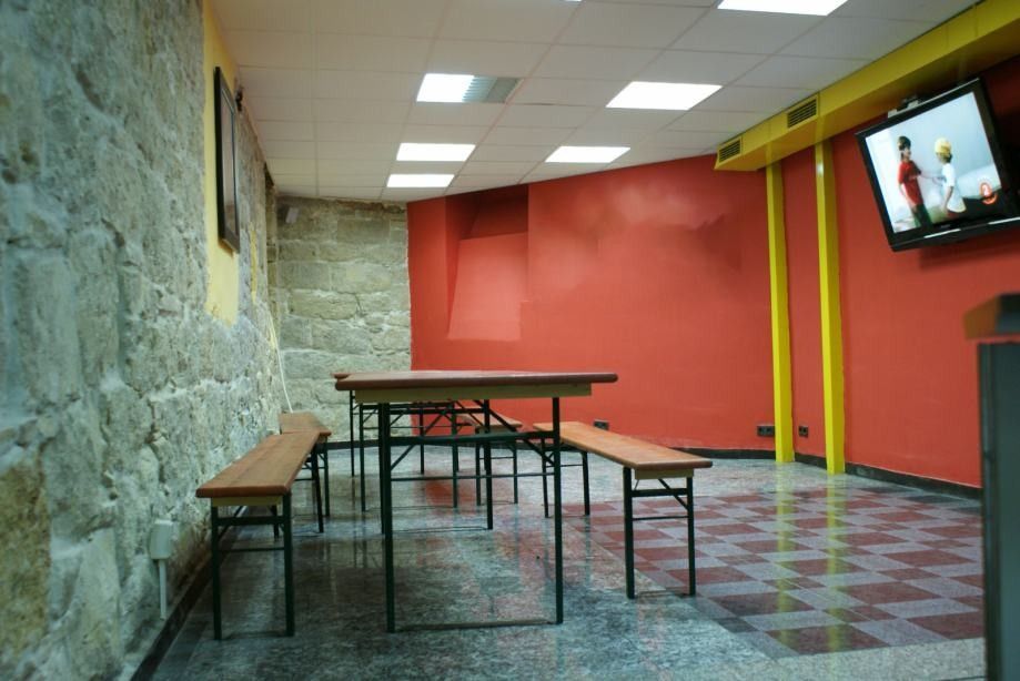 Split, Manus