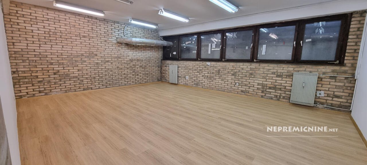 Prodaja, poslovni prostor: LJ. BEŽIGRAD, DUNAJSKA 106, 78 m2