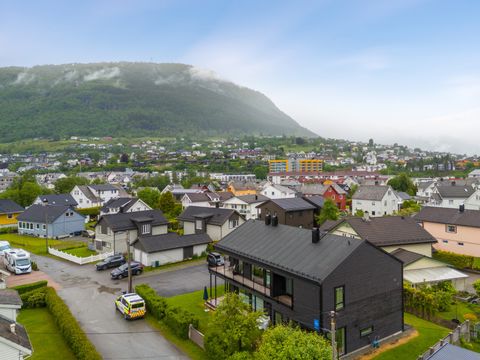 Tverrvegen 13, Voss