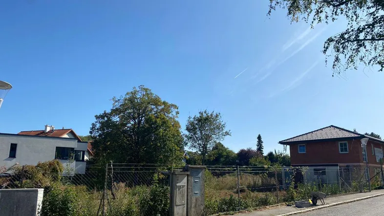 2372 Gießhübl