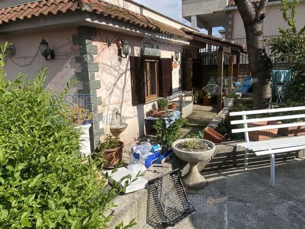 Villa in via Bottidda, 106, Borghesiana - Finocchio, Roma